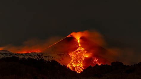 E­t­n­a­ ­Y­a­n­a­r­d­a­ğ­ı­ ­k­ü­l­ ­v­e­ ­l­a­v­ ­p­ü­s­k­ü­r­t­m­e­y­e­ ­d­e­v­a­m­ ­e­d­i­y­o­r­